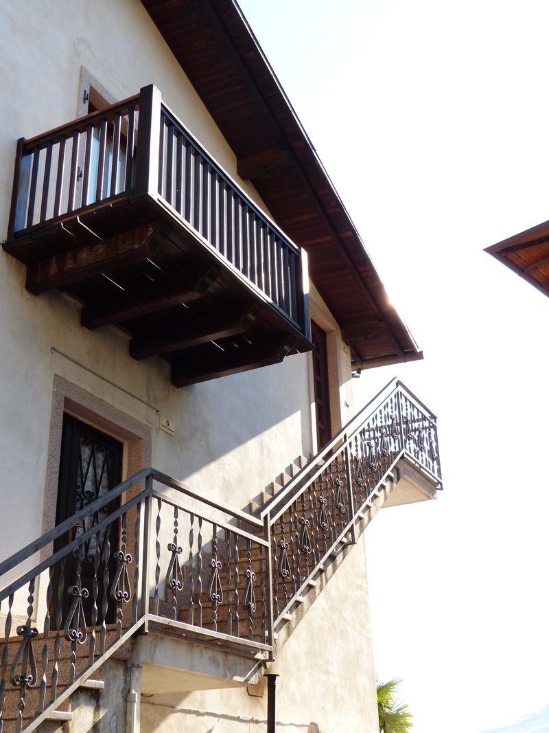 residential district, external staircase, balcony, outdoors, nature, clear sky, built structure, gradually, building, low angle view, window, sky, house