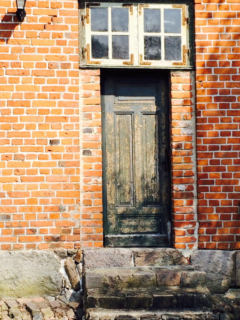 building, day, stone, house, building exterior, shabby, 1080P, wooden door, wall, masonry, stone stairway, lifestyles, input, built structure, red, entrance
