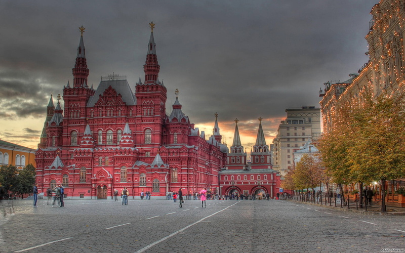outdoors, moscow, museum, street, history, sky, building, building exterior, theme, travel, built structure, incidental people, large group of people, historical