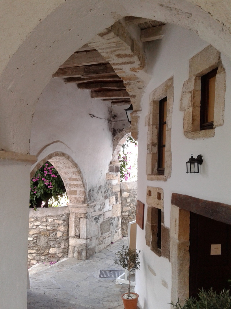 outdoors, building, building exterior, greece, arch, entrance, religion, architecture, courtyard, cyclades, arcade, 2K, old, history, architectural column