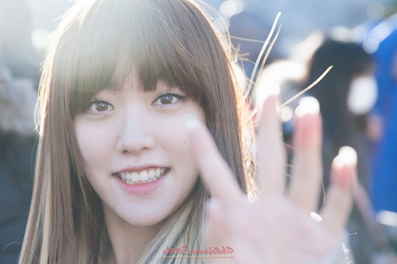 headshot, happiness, body part, emotion, portrait, brown hair, hair, beautiful woman, one person, outdoors, hairstyle, k pop women asian lime hellovenus hello venus