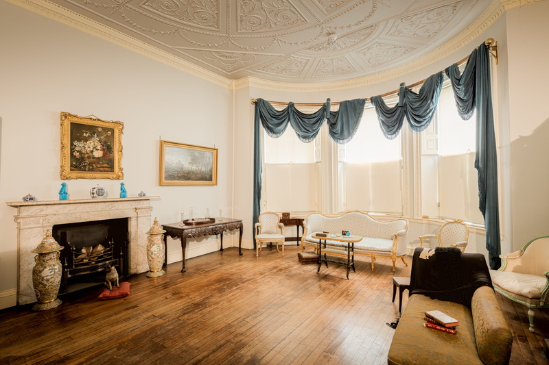 chair, historic, interior, ornate, built structure, 8K, sofa, lavish, flooring, hardwood floor, architecture, lighting equipment, empty, indoors, british