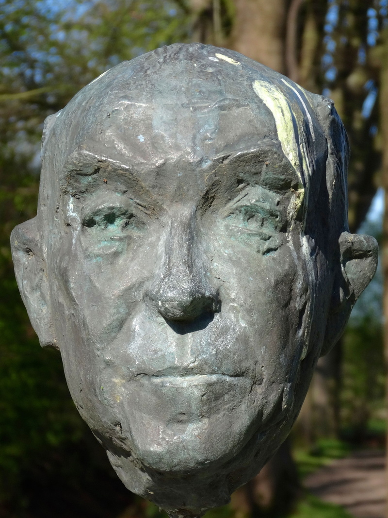 carving - craft product, human representation, face, day, no people, focus on foreground, representation, 4K, male likeness, creativity, sculpture, memorial