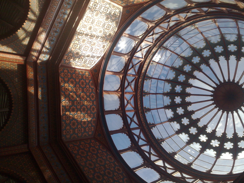 glass - material, dome, history, art and craft, indoors, low angle view, ceiling, no people, shape, 2K, architecture, place of worship, floral pattern