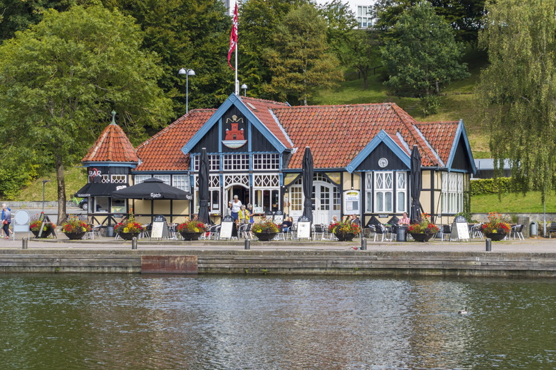 men, hjelekiosken, 4K, tree, group of people, nature, silkeborg, built structure, plant, transportation, building exterior, architecture, port, river
