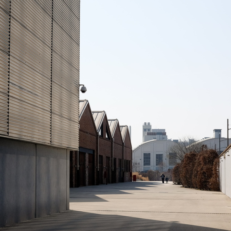 nature, copy space, path, diagonal, flooring, building exterior, incidental people, street, house, white, architecture, built structure, concrete, tarmac