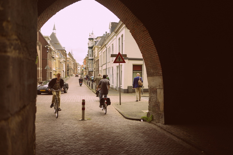 day, women, leisure, travel, person, automobile, crossing, kampen, sidewalk, transportation, tunnel, city, built structure, human, crowd, building, path