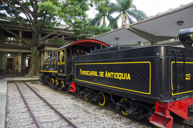 station, antioquia, day, land vehicle, railroad station platform, plant, no people, town center, medellin, outdoors, public transportation, railway, railroad station