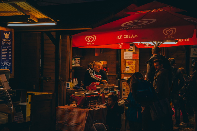 people, retail, crowd, built structure, outdoors, architecture, parasol, street, store, pub, building, food, man, human, non-western script, business, real people