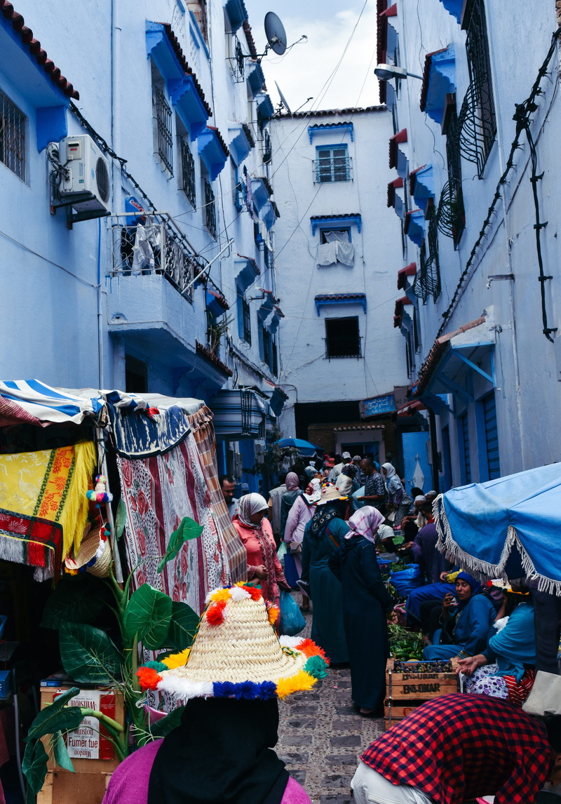 building, real people, buying, town, colorful, fabric, architecture, bazaar, group of people, color, retail, 5K, human, parade, men, street market, adult