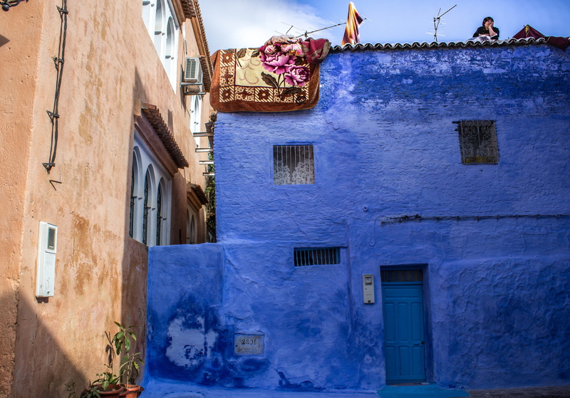 hanging, morocco, low angle view, outdoors, building, 4K, chefchaouen, residential district, building exterior, nature, house, sky, city, entrance, town