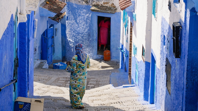 near, old, walking, beige, religion, Chefchaouen, sunlight, outdoors, built structure, building exterior, asia, building, village, day, retail, teal, no people