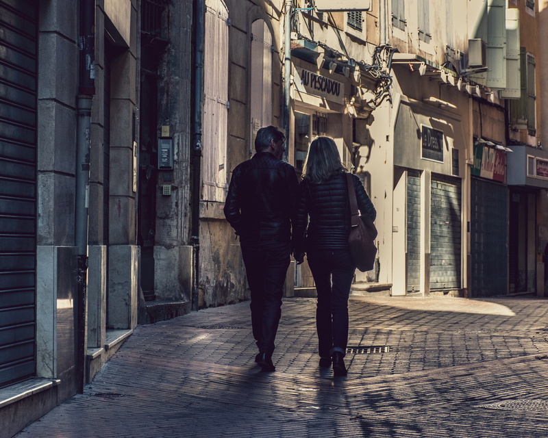 man, direction, middle-aged, togetherness, editorial, rendevouz, adult, women, love, the way forward, city, day, hand in hand, building exterior, rear view