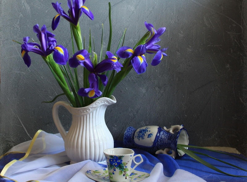 tablecloth, decor, arrangement, cup, cut Flowers, 720P, indoors, flower arrangement, season, decoration, iris, hyacinth, beauty In Nature, flowers, springtime