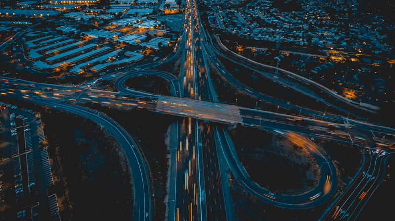 road, built structure, bridges, crossroad, photo, city, mode of transportation, connection, outdoors, complexity, architecture, motion, no people, overpass