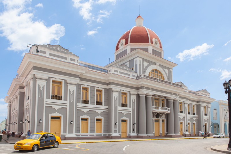 motor vehicle, building exterior, sky, building, architectural column, transportation, car, dome, facade, 4K, city, no people, mode of transportation