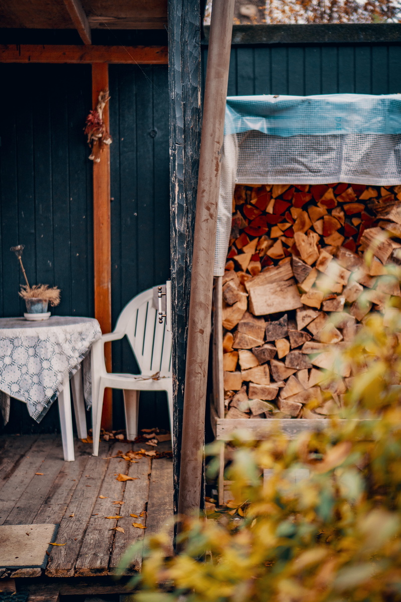 5K, hardwood, timber, tabletop, wood, handrail, clothing, sleeve, plywood, built structure, no people, porch, wood - material, furniture, apparel, armchair