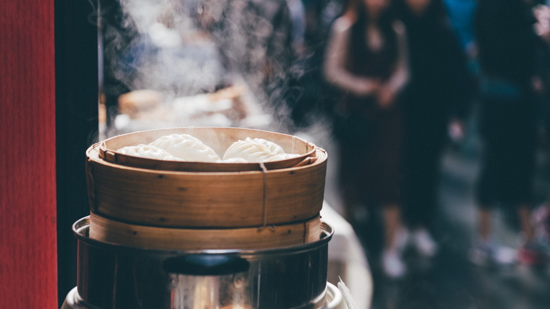 freshness, smoke - physical structure, incidental people, refreshment, food, 2K, steam, restaurant, chinese food, focus on foreground, indoors, heat - temperature