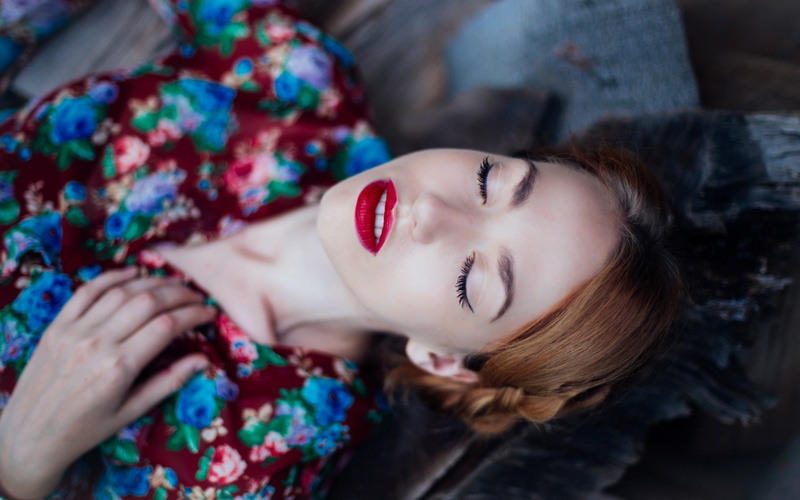closed eyes, depth of field, auburn, women, red, hair, eyes, field, auburn hair, red lipstick, 1080P, lipstick, closed, lying, depth, lying down