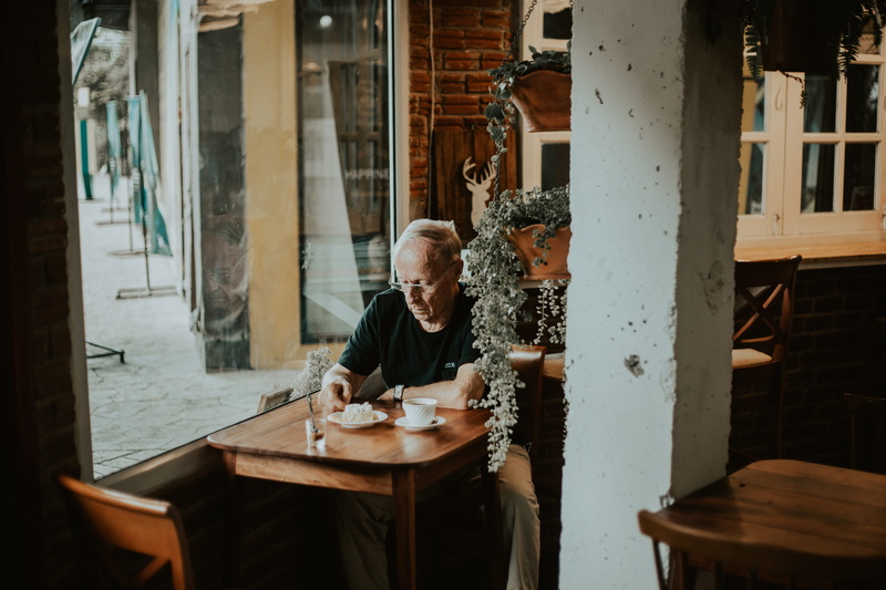 glasses, man, drinking, front, senior adult, sits, chair, day, real people, wood - material, shirt, 5K, indoors, seat, casual clothing, adult, concentration