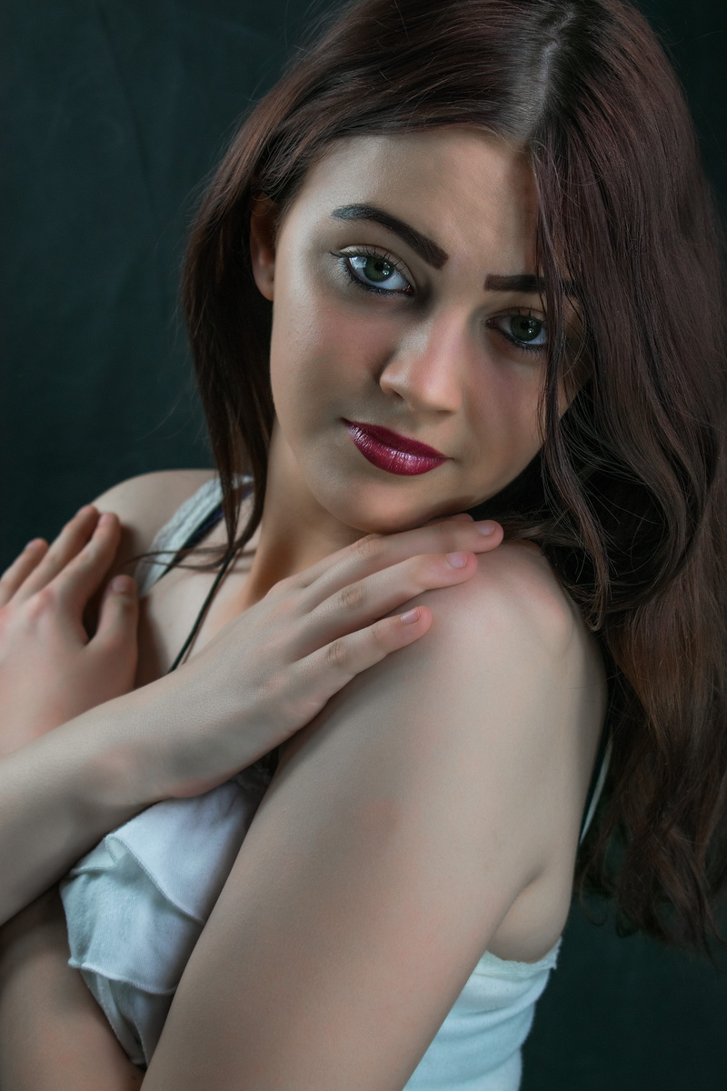 leisure activity, portrait, one person, lifestyles, red girl, adult, hair, long hair, white, young women, twilight, nail, front view, looking at camera