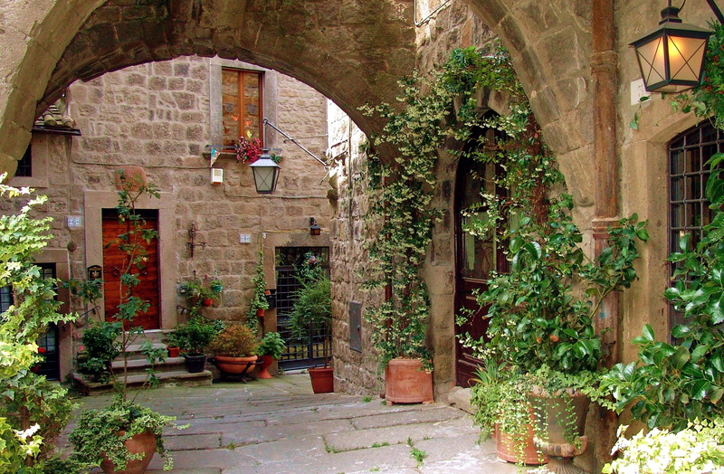 courtyard, building exterior, italy, places of interest, historic center, men, tree, arch, wall, architecture, outdoors, window, house, built structure