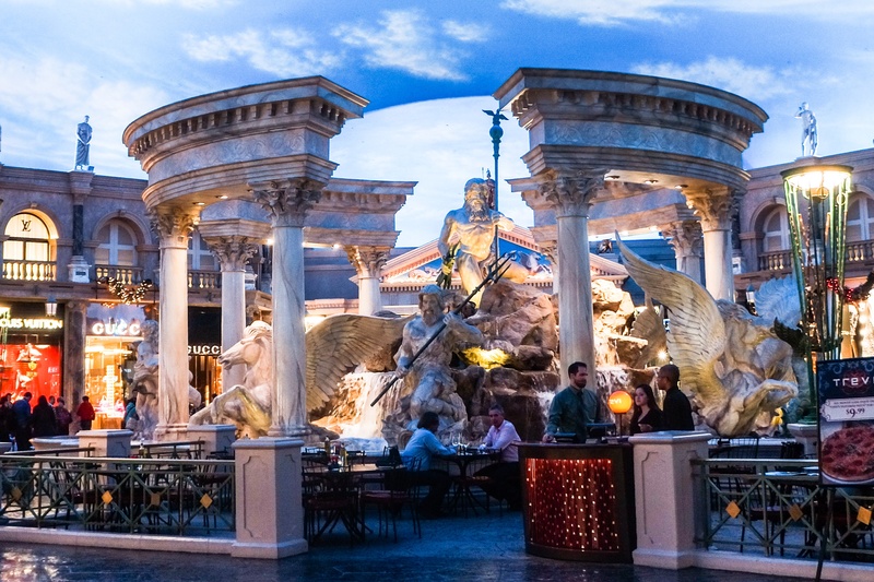 arts culture and entertainment, landmark, architecture, city, real people, incidental people, 2K, building exterior, statue, built structure, las vegas
