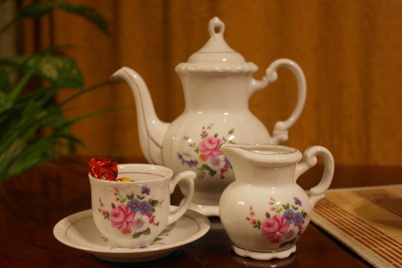 tea - Hot Drink, saucer, table, tableware, set, drink, milkman, ceramic, brown, no people, hot drink, afternoon tea, cup, close-up, wooden, surface, pink