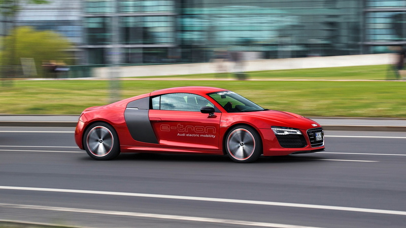 competition, city, transportation, speed, sport, day, luxury, mode of transportation, car, sports race, Audi R8, land vehicle, motor vehicle, on the move