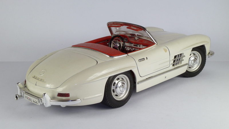 bburago, convertible, 4K, 1x18, red, land vehicle, white color, mercedes, racecar, corvertible, mode of transportation, chrome, transportation, 300 sl