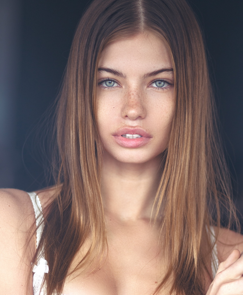Kate Li, bustiers, blue green eyes, brunette, 2K