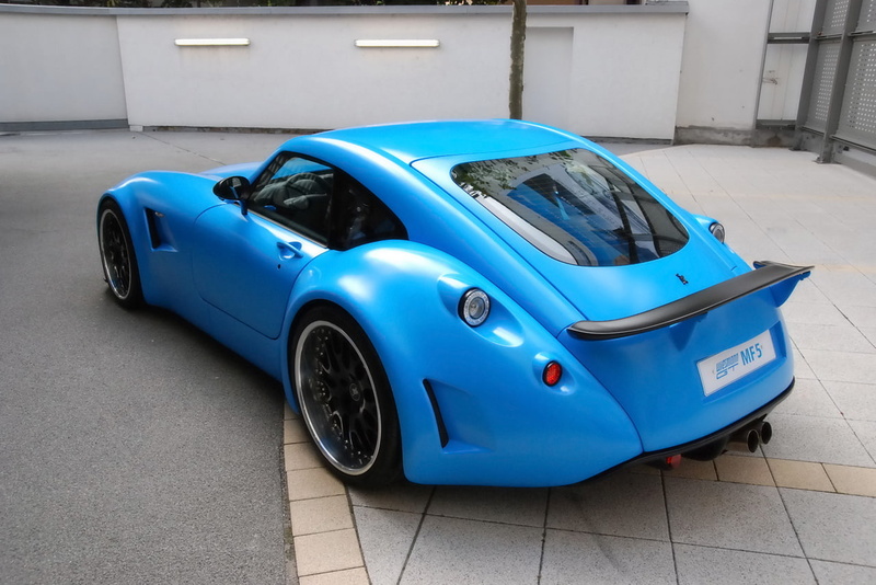 car, luxury, flooring, blue, mf, architecture, no people, clean, garage, stationary, wiesmann, indoors, mode of transportation, modern, built structure