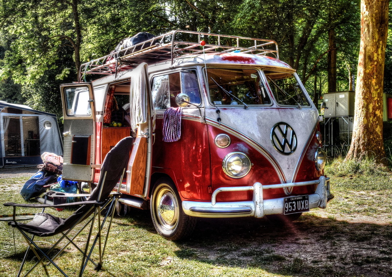 vwbus, 2K, car, old, obsolete, land Vehicle, Camper, tree, kombi, white, red, antique, land, city, one person, day, old-fashioned, men, classic, architecture