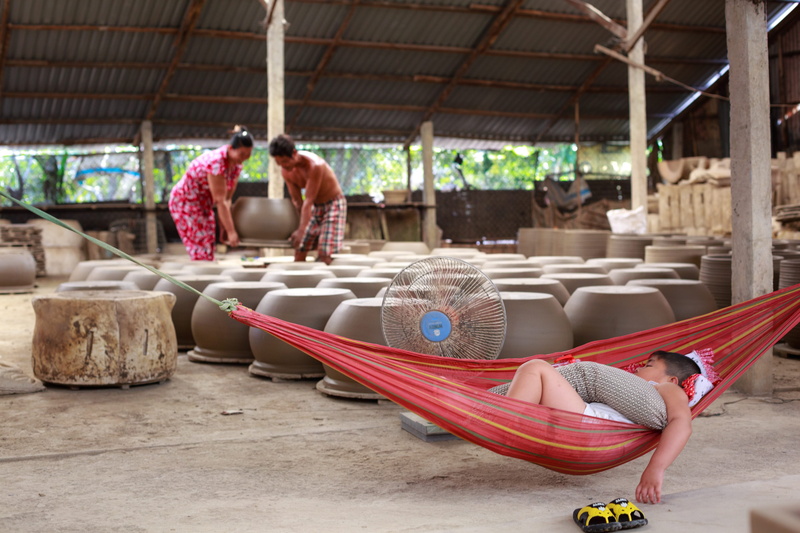 males, woman, indoors, kid, 5K, clay, traditional, near, handicraft, adult, people, creative, carry, men, production, arts and crafts, recreation, pottery