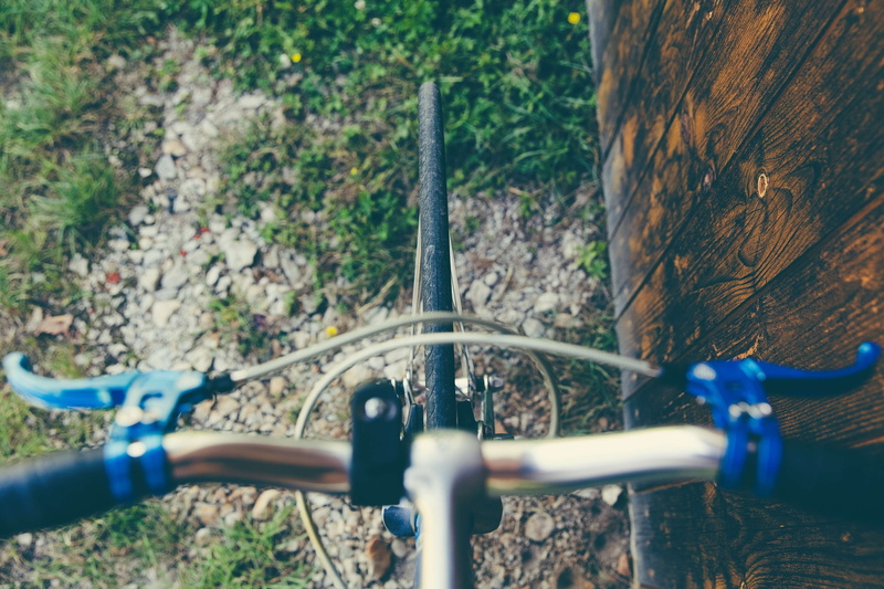 bike, steel, tire, wooden p, tree, metal, bicycle, motion, handle, rocks, brake levers, land vehicle, close-up, handlebar, cycle, grass, hardwood, selective focus