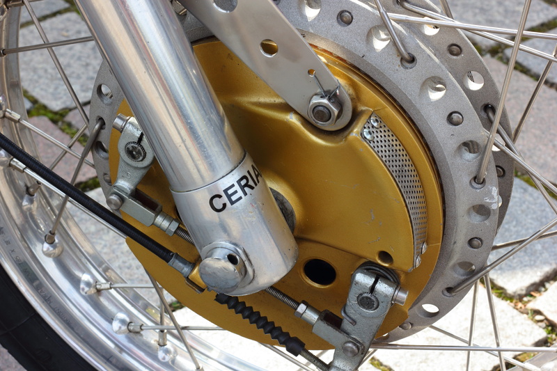 geometric shape, 5K, shockabsorber, close-up, brake, yellow, travel, pattern, power, wheel, vehicle, engine, drive, machinery, technology, large, vintage