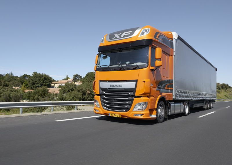 8K, orange, movement, DAF XF 440 FT, the trailer, Super Space Cab, Low Deck, Euro6, settlement, shrub, track, tractor, DAF, trees, 4x2, the sky