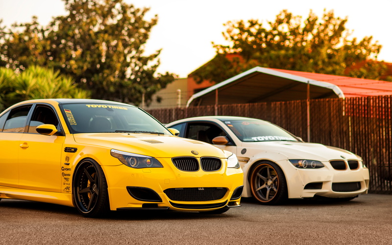 vintage car, retro styled, rechange, two, yellow, sunlight, tree, no people, white, nature, parking, day, bmw m5, transportation, BMW, motor vehicle, car