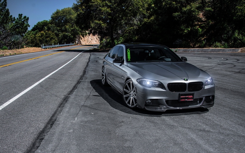 no people, travel, outdoors, 1080P, bmw, parking, marking, motor vehicle, tree, sunlight, day, plant, mode of transportation, nature, street, car, road