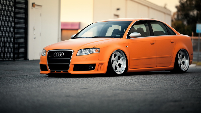 stationary, building exterior, motor vehicle, mode of transportation, outdoors, street, architecture, audi rs4, wheel, luxury, sign, 2K, rechange, city