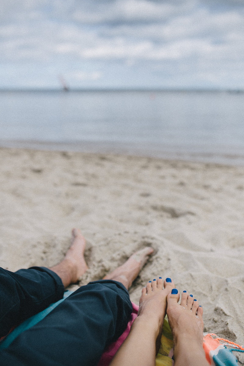 heterosexual, human leg, beach, summer, body part, two people, blanket, together, human body part, vacations, relationship, barefoot, love, real people