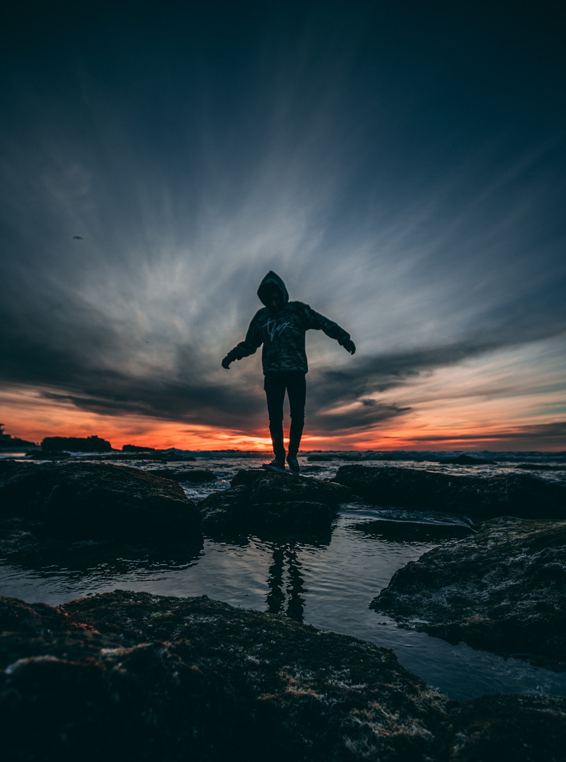 golden hour, scenics - nature, sun, land, leisure activity, arms outstretched, real people, 5K, hoody sweater, wearing, beach, sea, night, one person
