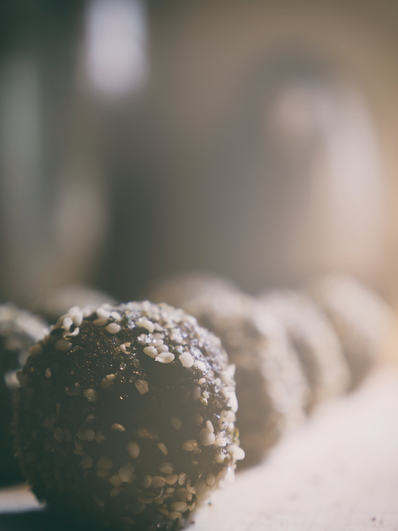 no people, cupcake, montreal, food and drink, fit, unhealthy eating, freshness, still life, chocolate, hemp, ready-to-eat, macaroon, dessert, energy ball