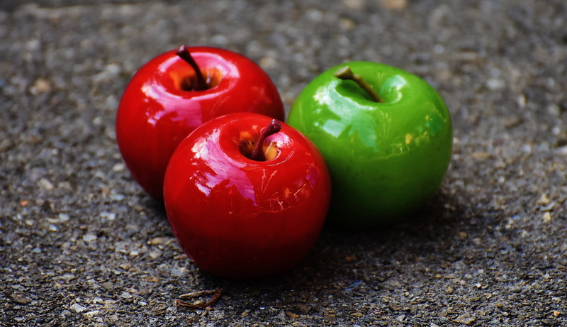 bright, ripe, vegetable, bell pepper, green color, food and drink, red, organic, fruit, wellbeing, healthy eating, three objects, group of objects, table