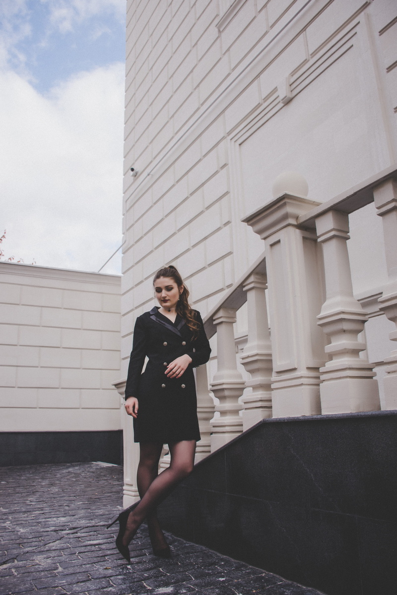 portrait, blackandwhite, beautiful woman, city, building exterior, young adult, leisure activity, longhair, architecture, urban, standing, full length