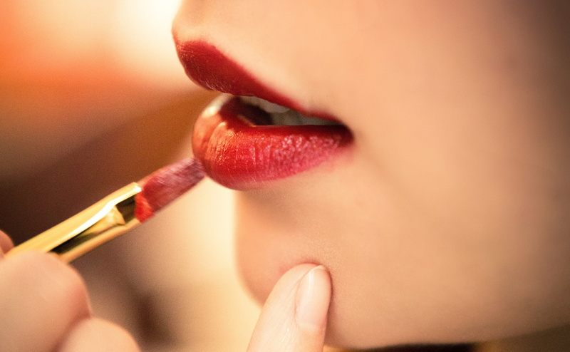 adult, make-up, one person, redlips, human face, mouth open, rouge, make-up brush, women, Girls, beauty, indoors, s, close-up, self improvement, 4K, Lipstick