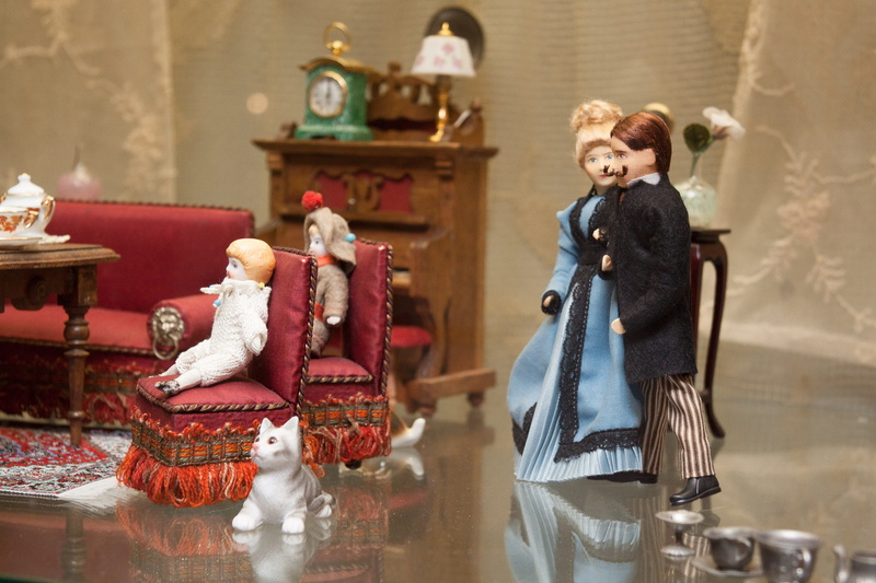 doll, no people, focus on foreground, christmas decoration, child, children only, dolls houses, Living Room, celebration, Children, toys, sculpture, holiday