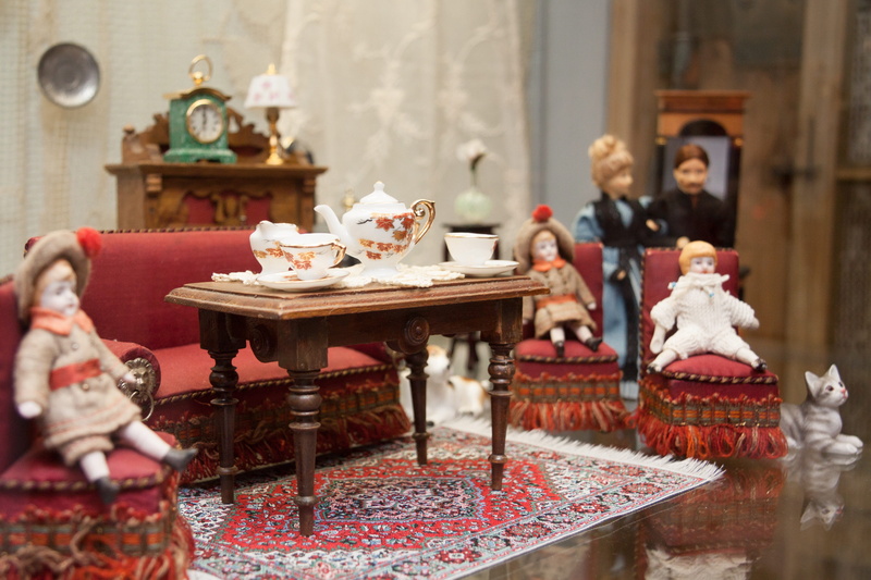 tea cup, ornate, indoors, hot drink, antique, business, dolls houses, nostalgia, miniatures, setup, Man, toys, tea - hot drink, people, 4K, tableware