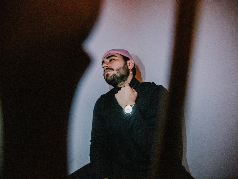 beard, men, young men, mid adult men, casual clothing, real people, guy, beanie, creative, one person, front view, 5K, black, indoors, wall - building feature