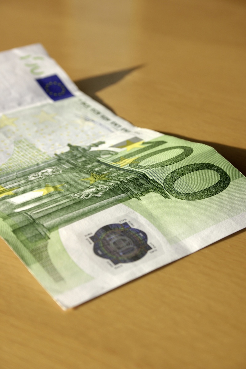 eur, savings, investment, group of objects, speculate, bills, cash and cash equivalents, green color, indoors, number, table, paper currency, wood - material